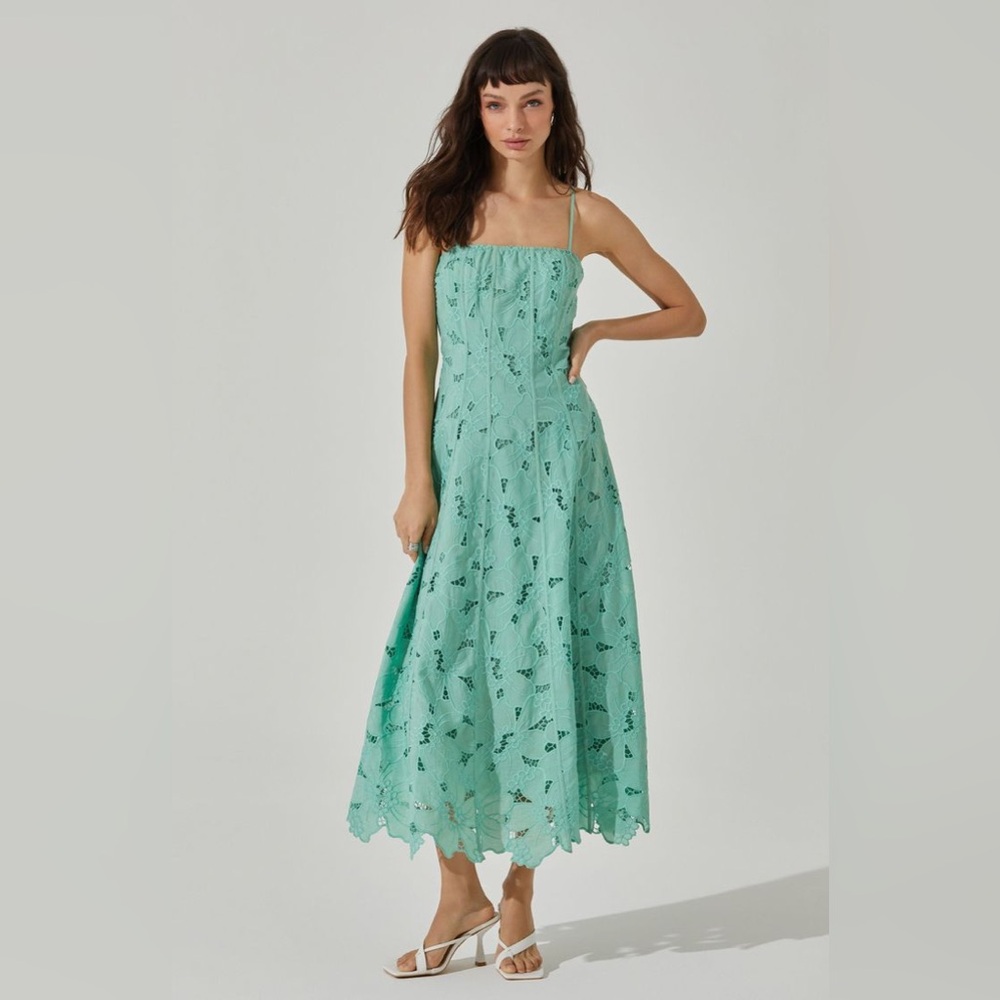 NWT ASTR The Label Floral Lace Midi Dress